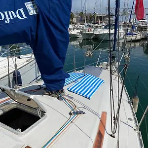 Bateau-hôtel Acogedor Velero En El Forum, Sant Adrià de Besòs